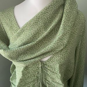 💸Green floral ruched blouse H&M
